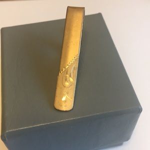 Vintage Diamond Cut Gold Tone Tie Tack